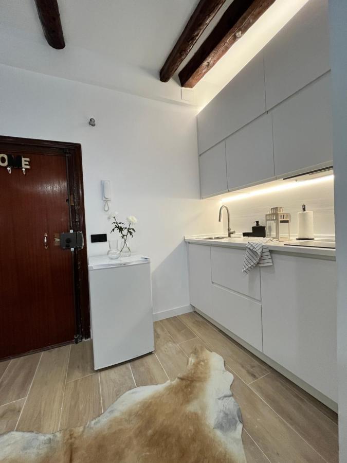 Encantador Tirso Molina Exterior Meson Temporal Madrid Eksteriør billede